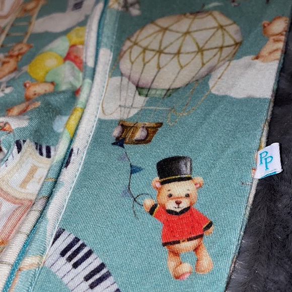 0-3 m FAO Schwarz Posh Peanut Teddy Bear Christmas Zipper Footie - Picture 4 of 13